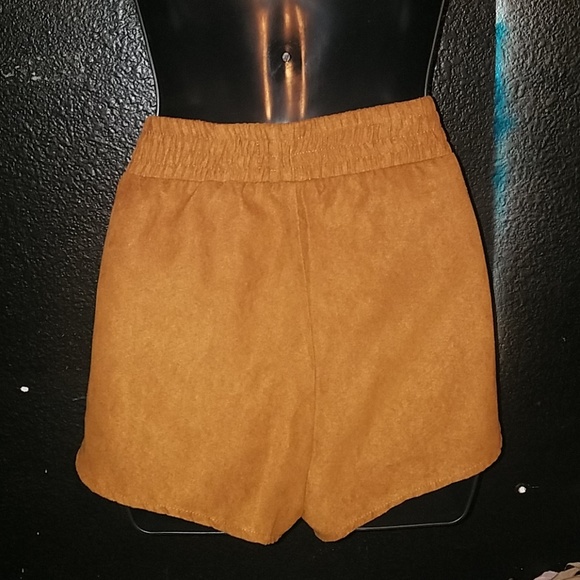 Brown shorts - Picture 2 of 3